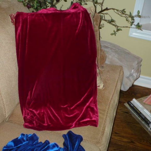 Guillaume two piece red velvet suit - Picture 3 of 3